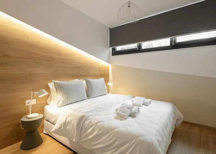 Innovative 2-br Futuristic Flat In Ladadika