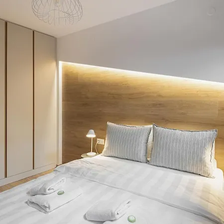 Innovative 2-br Futuristic Flat In Ladadika Apartamento