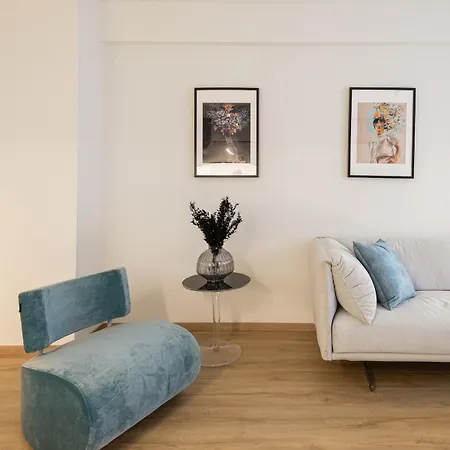 Innovative 2-br Futuristic Flat In Ladadika דירה *