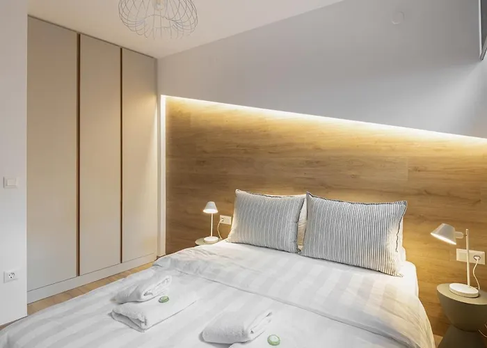 Innovative 2-br Futuristic Flat In Ladadika Apartmán