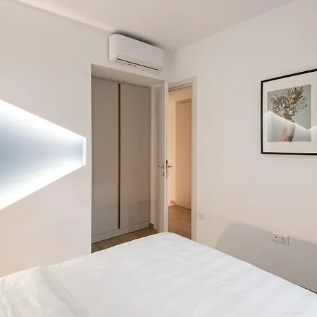 Innovative 2-br Futuristic Flat In Ladadika